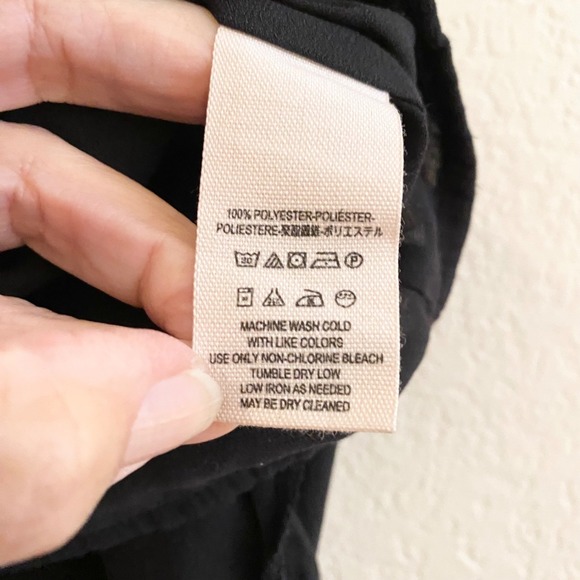 Free People Darcy Black V Neck Sleeveless Gathered Shoulder Blouse Top - Picture 11 of 12